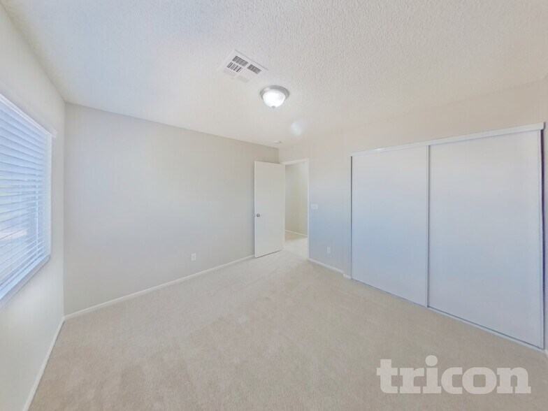 Building Photo - 1446 Lodgepole Dr