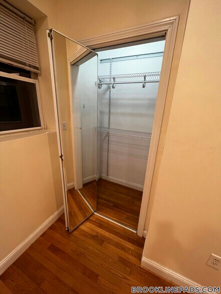 Building Photo - 1801 Beacon St