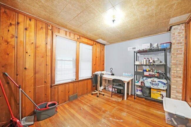Building Photo - 3456 N Oak Park Ave