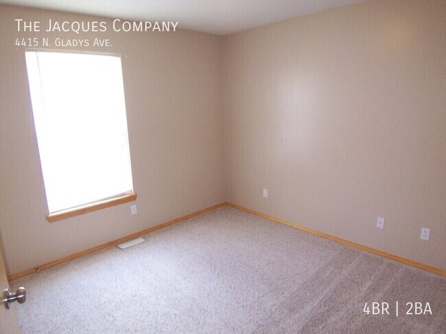 Building Photo - 4415 Gladys Ave