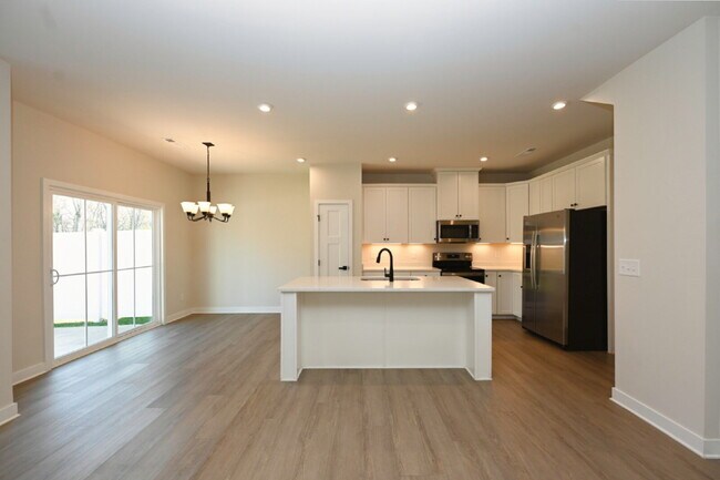 Building Photo - Updated Gallatin Townhome | 3BR + Garage, W/D Included