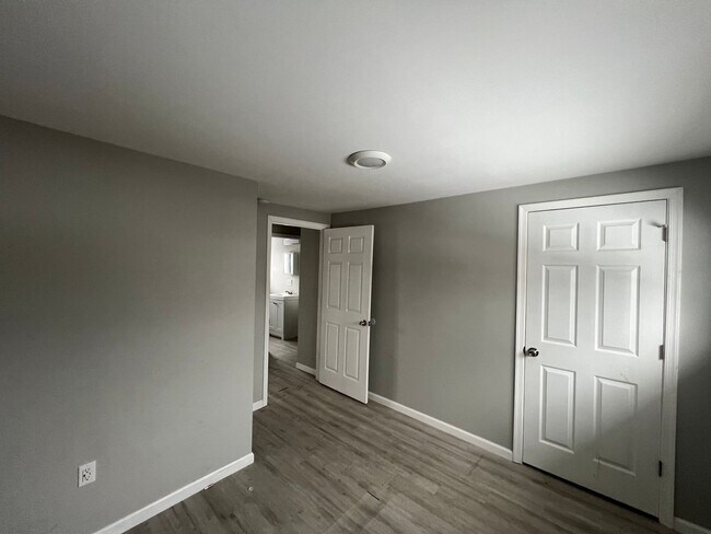 Building Photo - 344-346 Pear Street