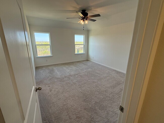 Building Photo - Move-In Ready 4BR with Private Yard & Fire Pit – Won’t Last!