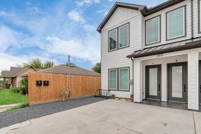 Building Photo - 3613 Rosalie St