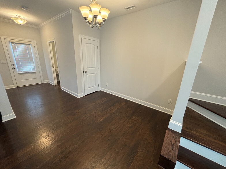 Building Photo - Room in Townhome on Farm Pond Trail