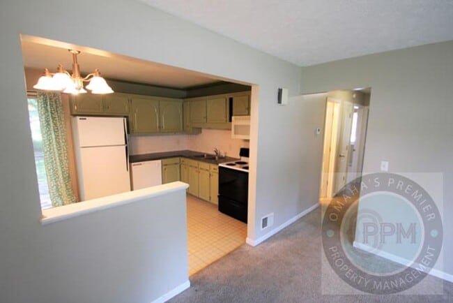 Building Photo - 3Bd/2Ba near 84th & I-80