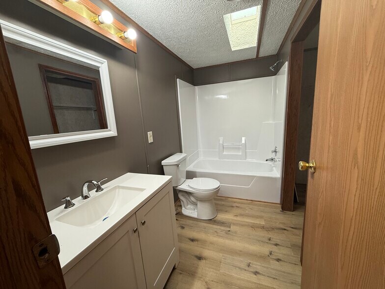 Building Photo - 145 Terri Dr