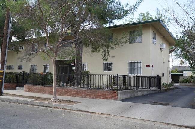 Building Photo - 1bd/1ba Spacious & Downstairs Apartment in...