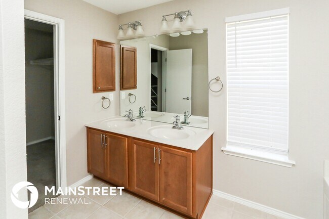 Building Photo - 707 River Run Dr