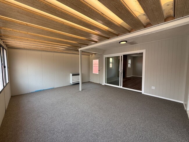 Building Photo - Centrally Located Single Story Updated Home