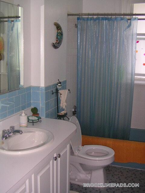 Building Photo - 21 Fairbanks St