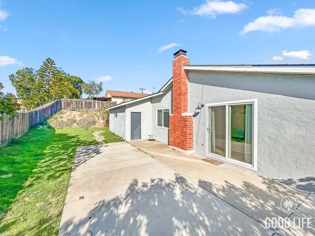 Building Photo - Beautiful 3BD/2BA with Updated Kitchen, 2-Car Detached Garage and A/C in Clairemont!