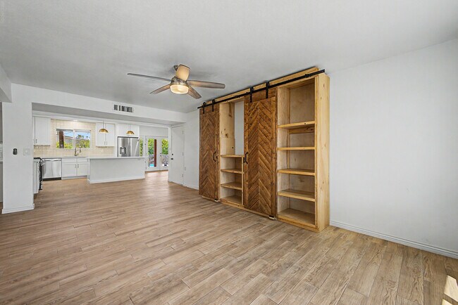 Building Photo - 3922 E Sahuaro Dr
