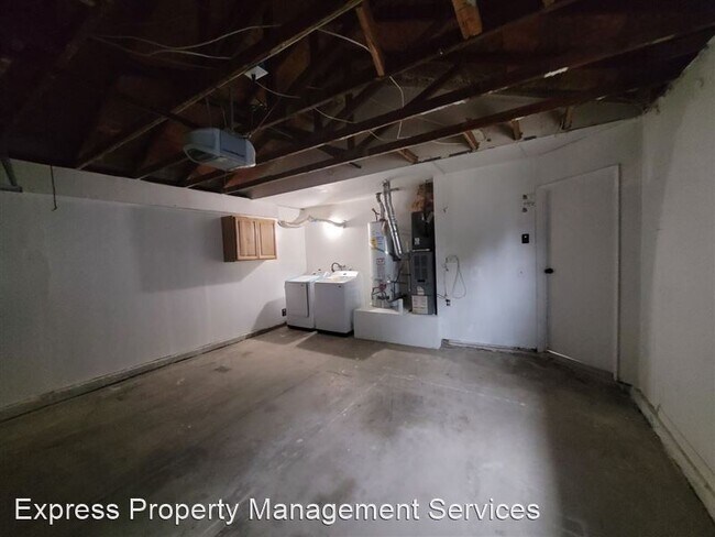 Building Photo - 1851 Eucalyptus St
