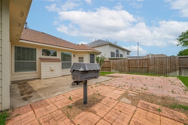 Building Photo - 17215 Stratford Green Dr
