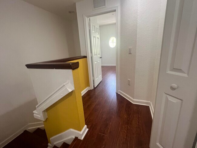 Building Photo - 3804 Shoma Dr