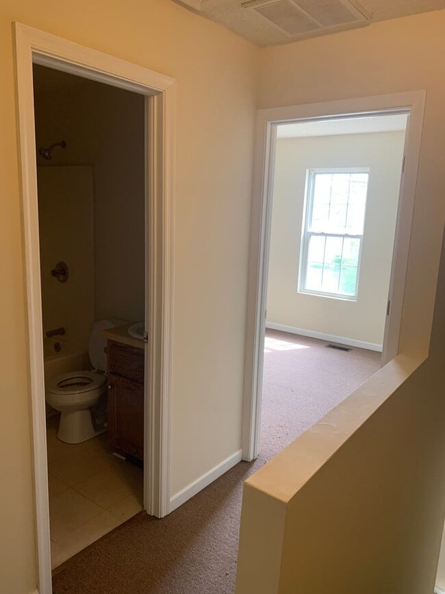 Building Photo - Ideal Home Located in the City Limits
