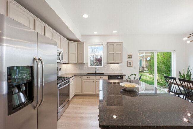 Building Photo - 409 Noquet Ct