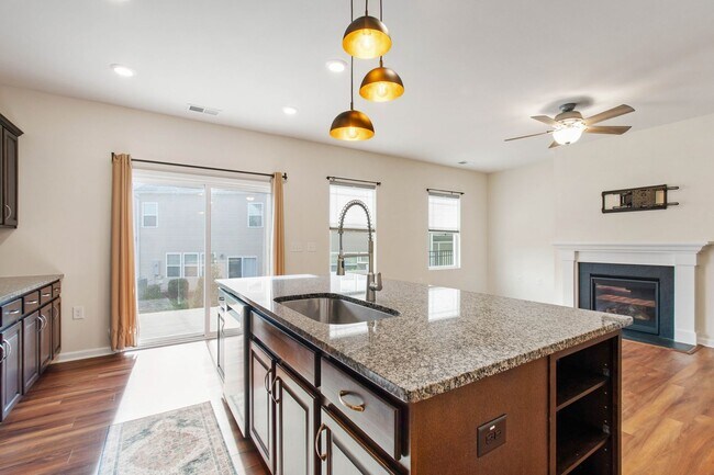 Building Photo - Charming, Well-Maintained Home in Central Morrisville!