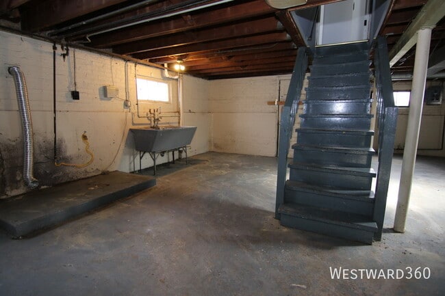 Building Photo - 14301 S Edbrooke Ave