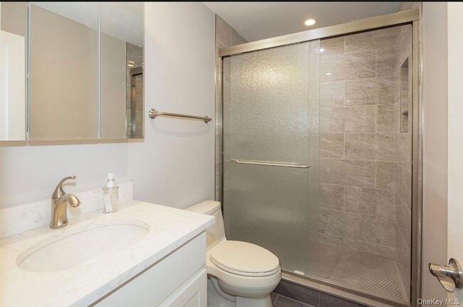 Building Photo - 15A Oakhurst Rd