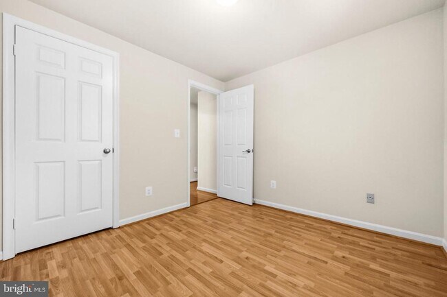 Building Photo - 8931 Park Forest Dr