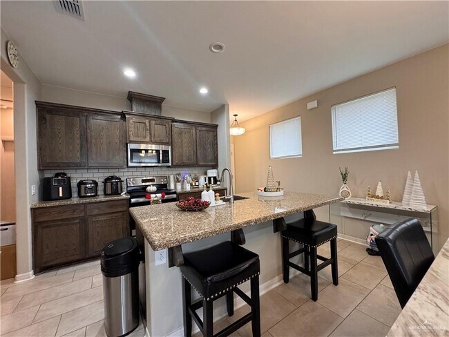 Building Photo - 23 N Soñador Dr