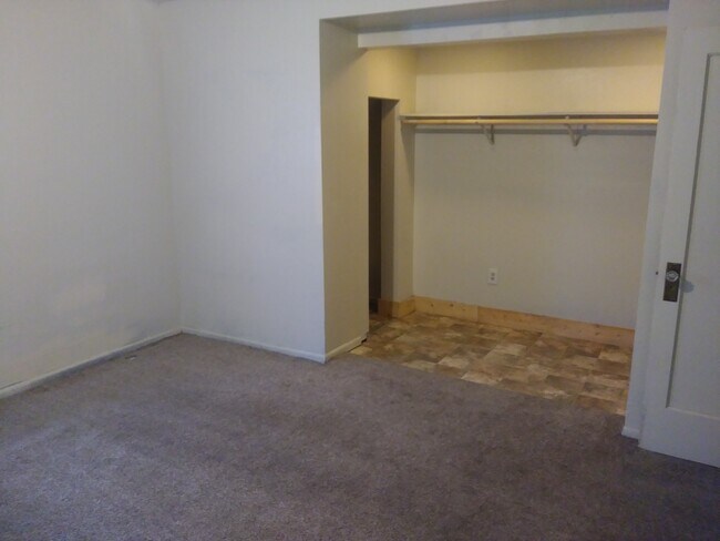 Building Photo - 4215 N Evergreen Rd