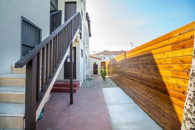 Building Photo - 358 Orange Ave
