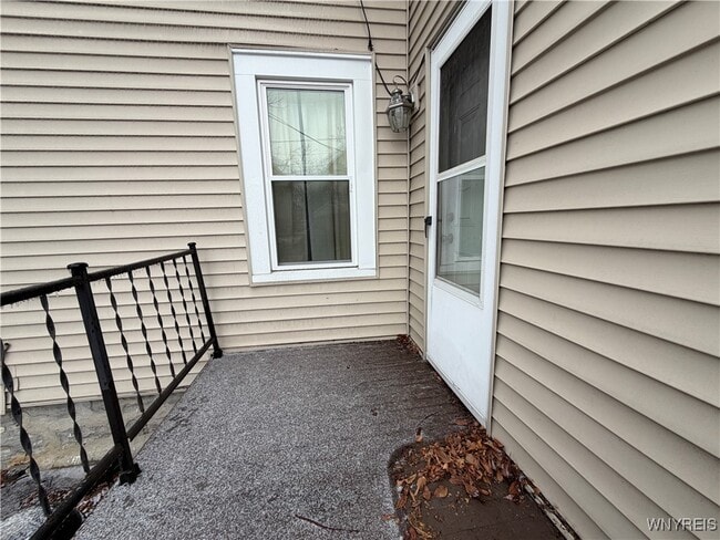 Building Photo - 41 Crestwood Ave