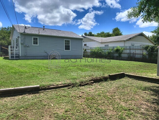 Building Photo - 5617 N Donald Ave
