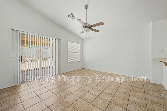 Building Photo - 932 W 19th Ave