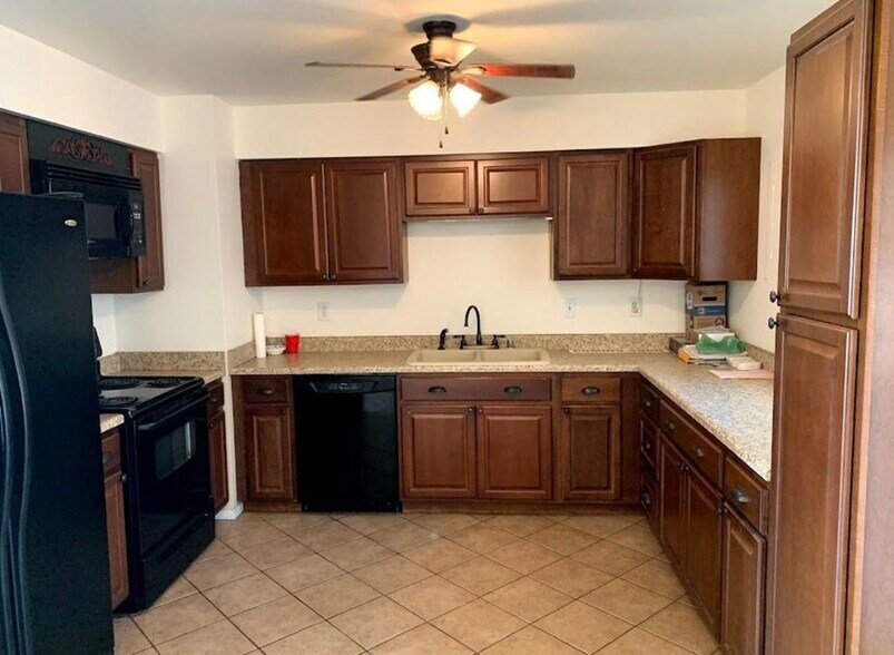 Building Photo - 5428 Escondido Ct