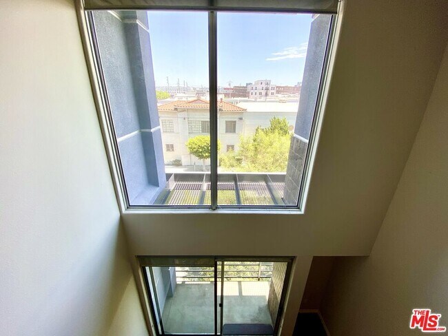 Building Photo - 629 Traction Ave