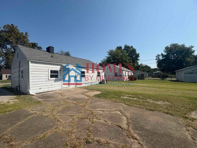 Building Photo - 3 Bedroom Home | 2 Car Detached Garage