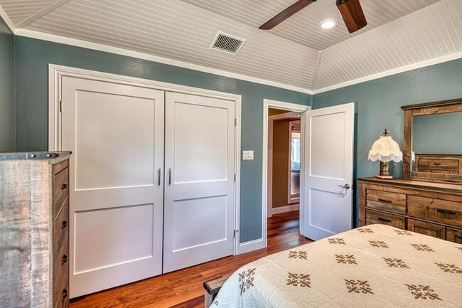 Building Photo - 821 Laura Belle Dr