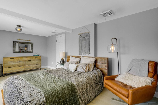 Building Photo - 32 Basin St