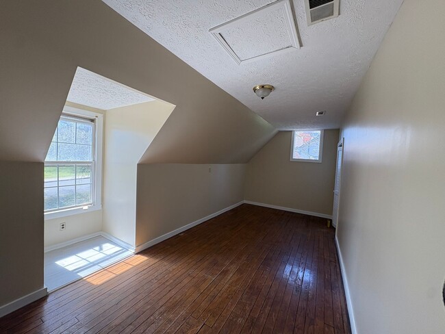 Building Photo - 5BR/2.5 Bath in Prime 12 South | Park-Facing | Two Sunrooms | Walkable Luxury Living