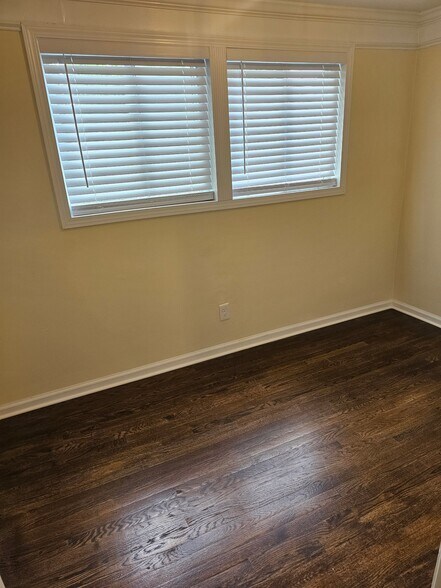 Building Photo - 276 Frasier St SE