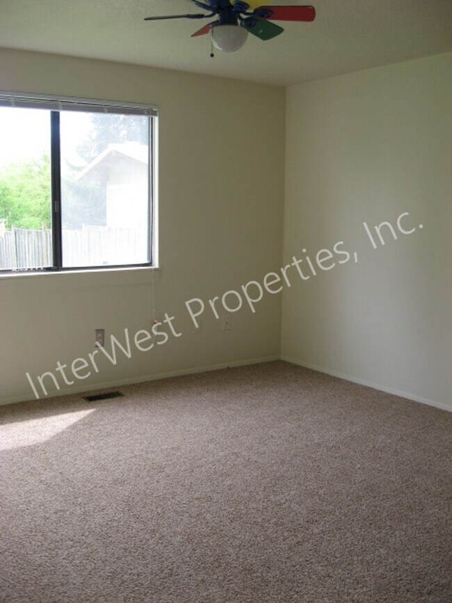 Building Photo - Ranch-Style Home in Beaverton with Fenced ...