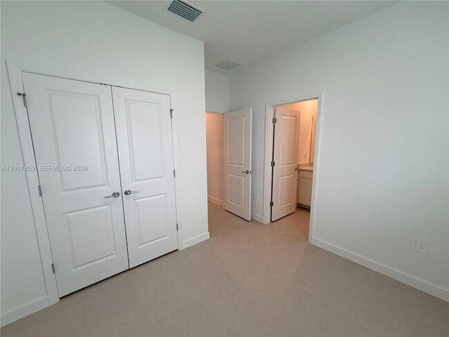 Building Photo - 3917 Passion Vine Dr