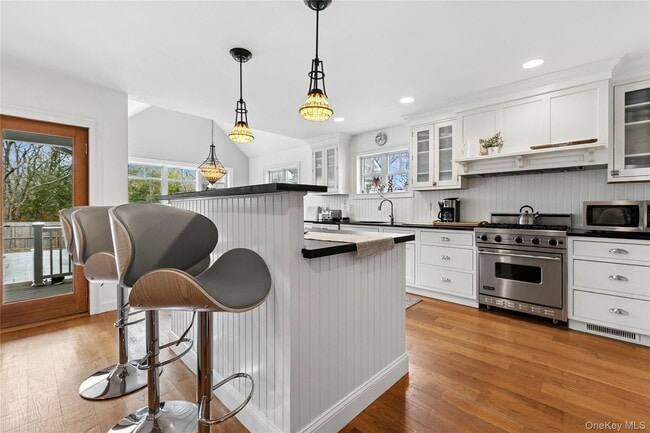 Building Photo - 10 Foxboro Rd