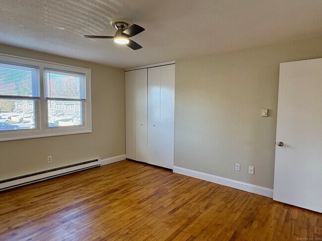 Building Photo - 211 E Main St