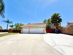 Building Photo - Cul-de-Sac 3 Bedroom 2 Bathroom Home with SOLAR, 3-Car Garage & LARGE Backyard