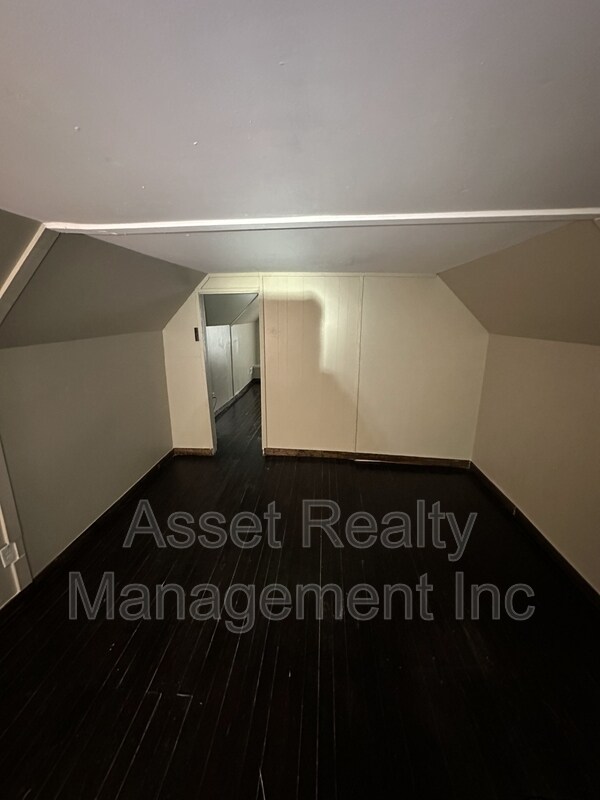 Building Photo - 500 W Strang St
