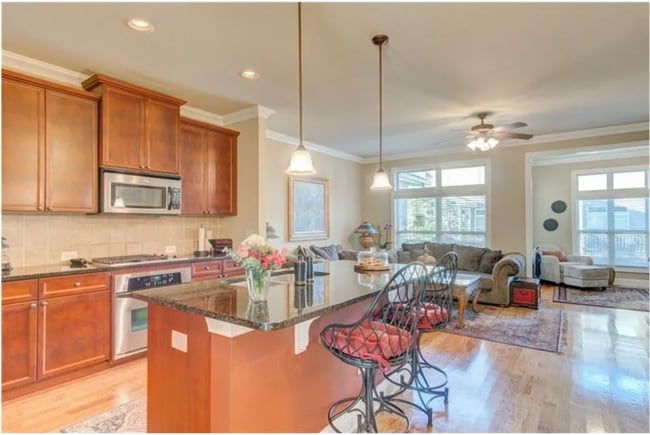 Building Photo - Bright End-Unit Townhome in Prestigious Johns Creek School District