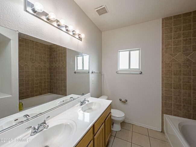 Building Photo - 3742 Piedras Negras Dr