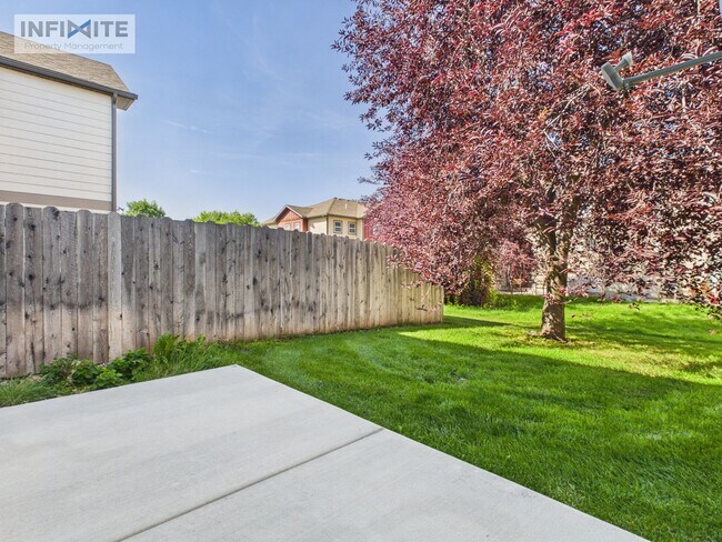 Building Photo - 935 Forestglen Dr