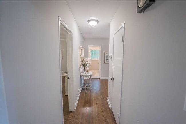 Building Photo - 1210 Lenox Cir NE