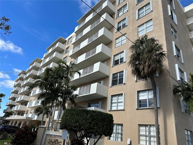 Building Photo - 1455 N Treasure Dr